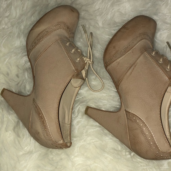 Booties size 8.5 - Picture 2 of 8